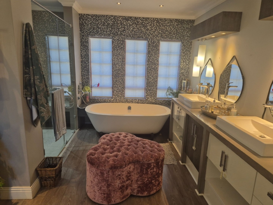 5 Bedroom Property for Sale in Heuwelsig Free State